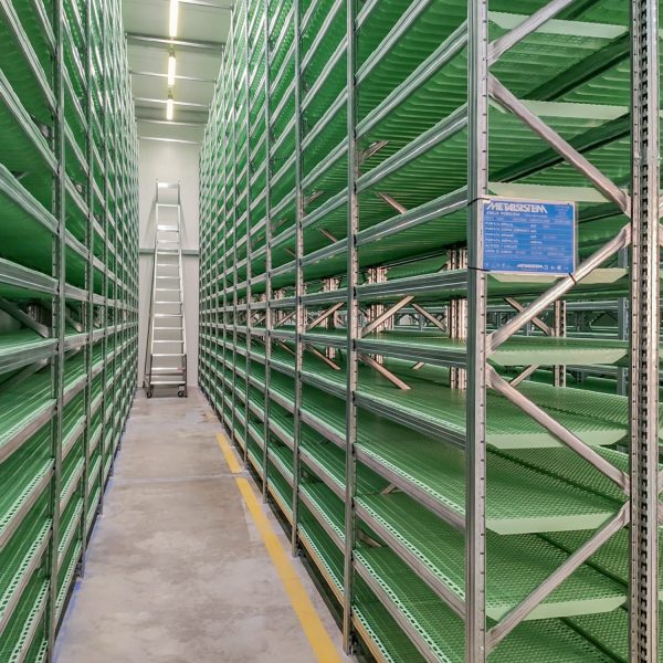 Rafturi metalice cu polițe Unirack pentru depozitare manuală 2